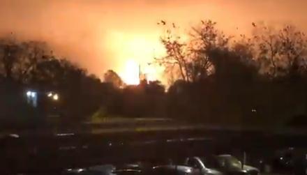 美国得州一化工厂发生爆炸 火球冲天民居门窗震碎