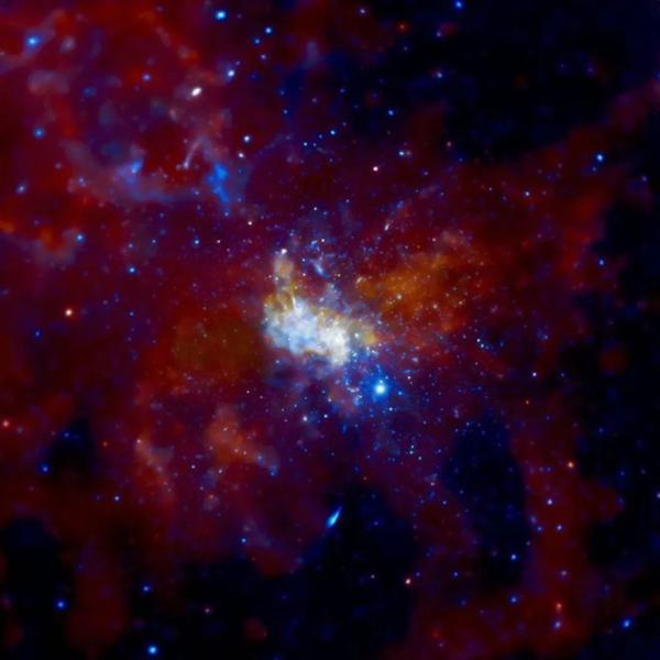 银河系中心黑洞正在觉醒？科学家发现一些不寻常迹象